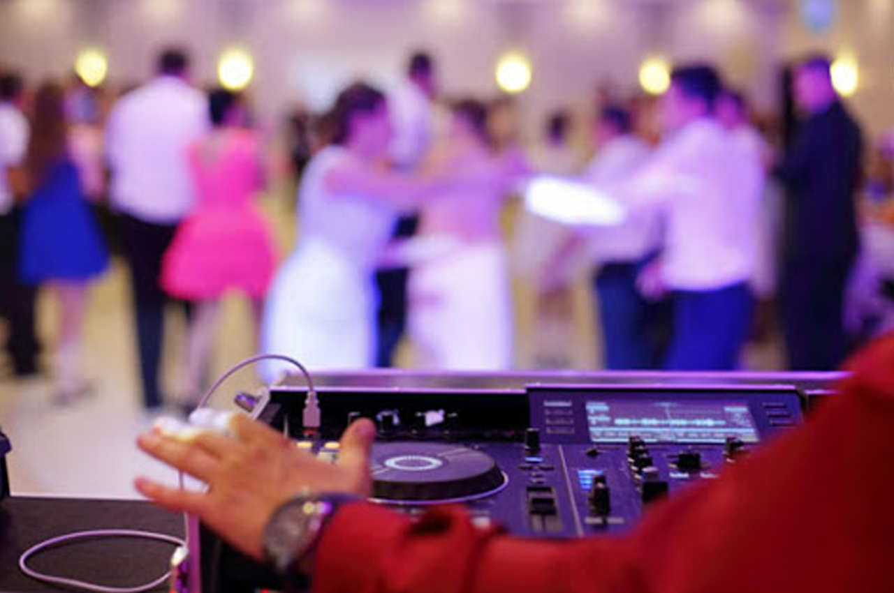 آداب موسیقی در عروسی، موسیقی در عروسی، محدودیت موسیقی در عروسی، صندلی شیواری